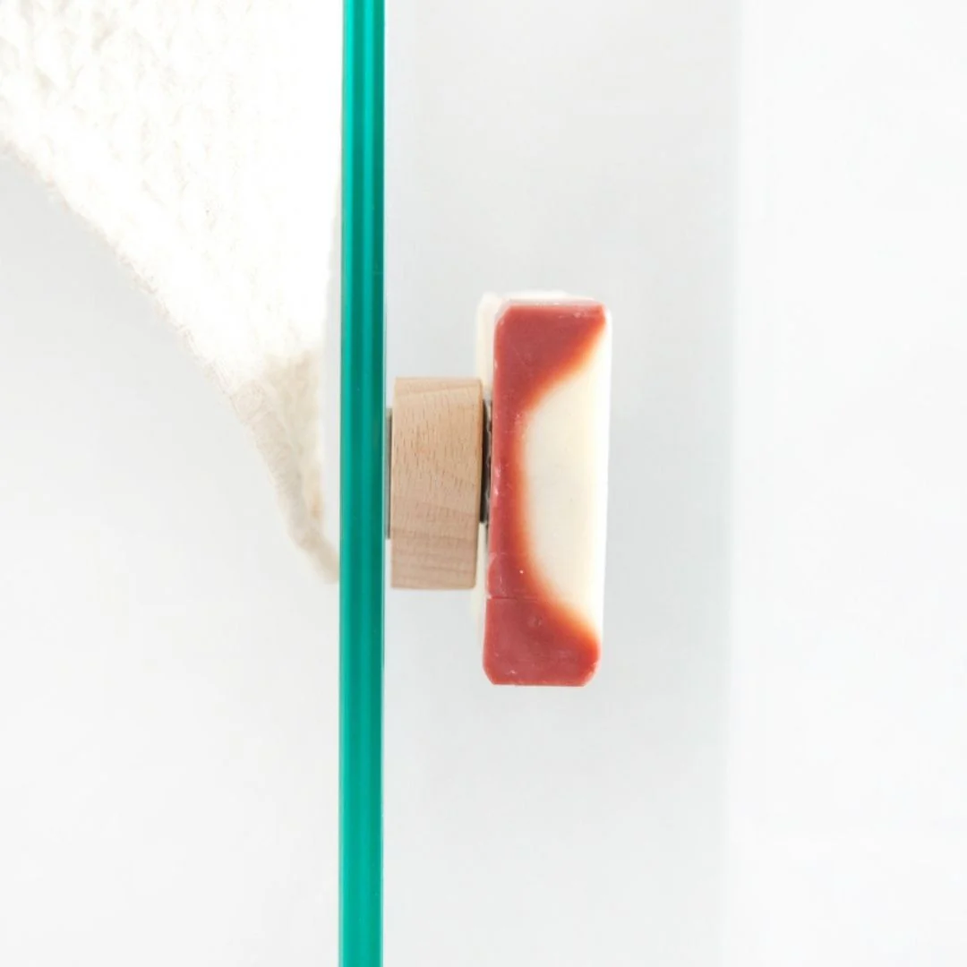 Porte-Savon Aimanté en Bois en forme de coeur – Image 2