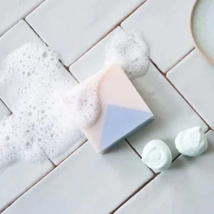 Savon visage Facette surgras bio, hydratation et douceur pour toutes les peaux