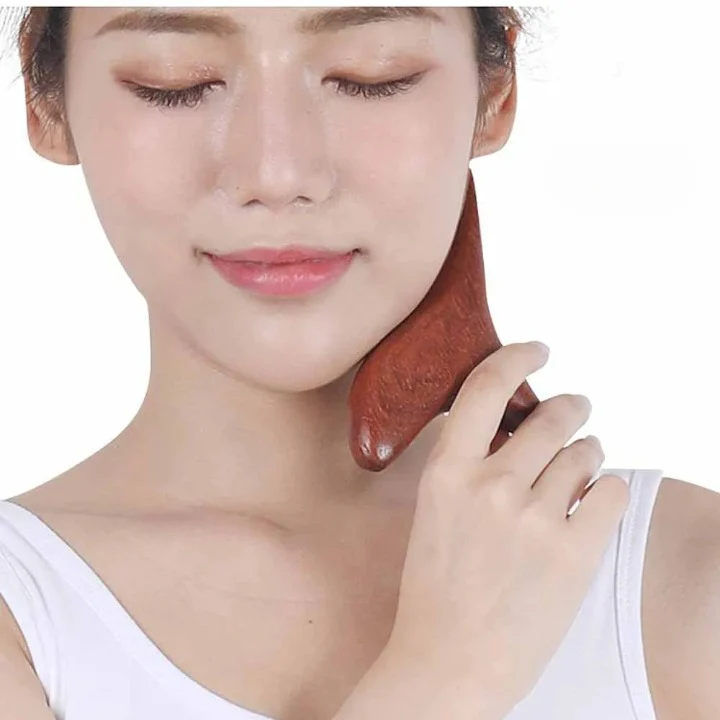 Outil de massage triangulaire en bois – Image 3