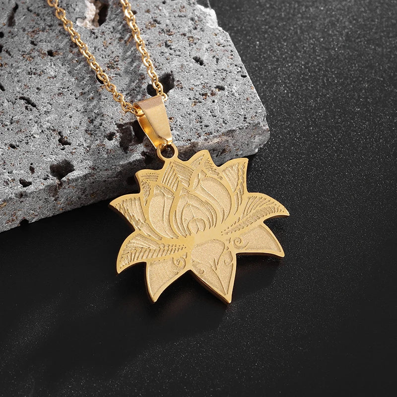 Pendentif doré fleur de lotus en acier inoxydable – Image 2
