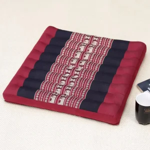 Coussin méditation rouge et carré à motifs ethniques