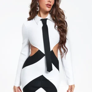 ROBE COURTE MOULANTE AVEC CRAVATE