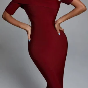 ROBE MOULANTE BORDEAUX MANCHES COURTES