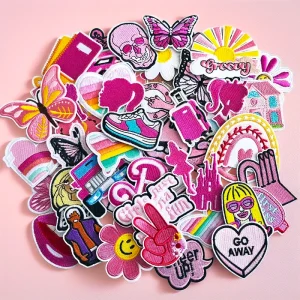 50 patchs brodés rouge & rose