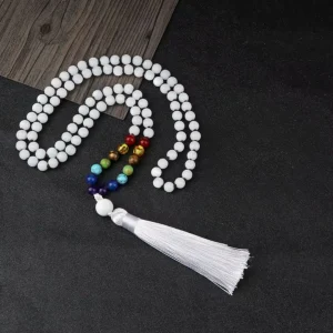 Collier 7 Chakras Blanc et Épuré – Simplicité Sophistiquée