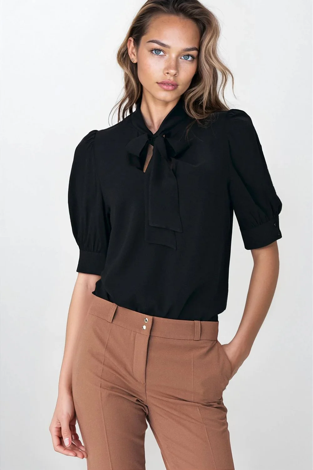 BLOUSE EN VISCOSE AVEC NOEUD