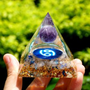 Pyramide du Zodiac en Orgonite et Améthyste de 10cm symbole du Cancer