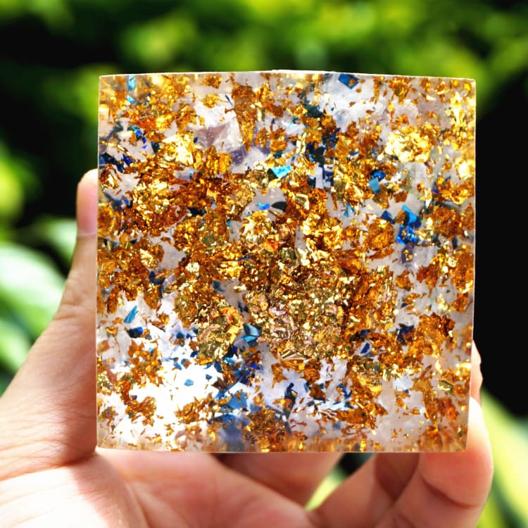 Pyramide du Zodiac en Orgonite et Améthyste de 10cm symbole du Cancer – Image 7