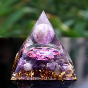 Pyramide en Orgonite et Améthyste de 10cm