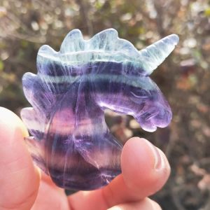 statuette de licorne en cristal de fluorite